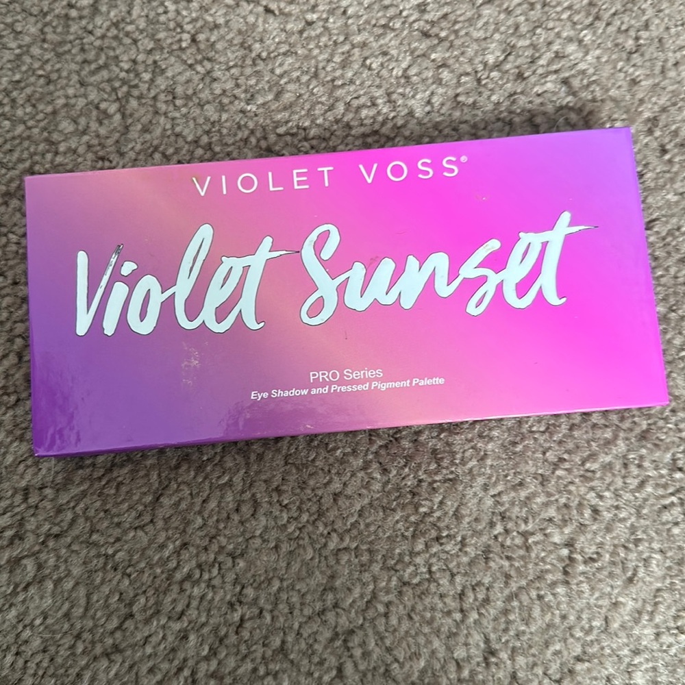 Violet sunset by violet Voss eyeshadow Pallete